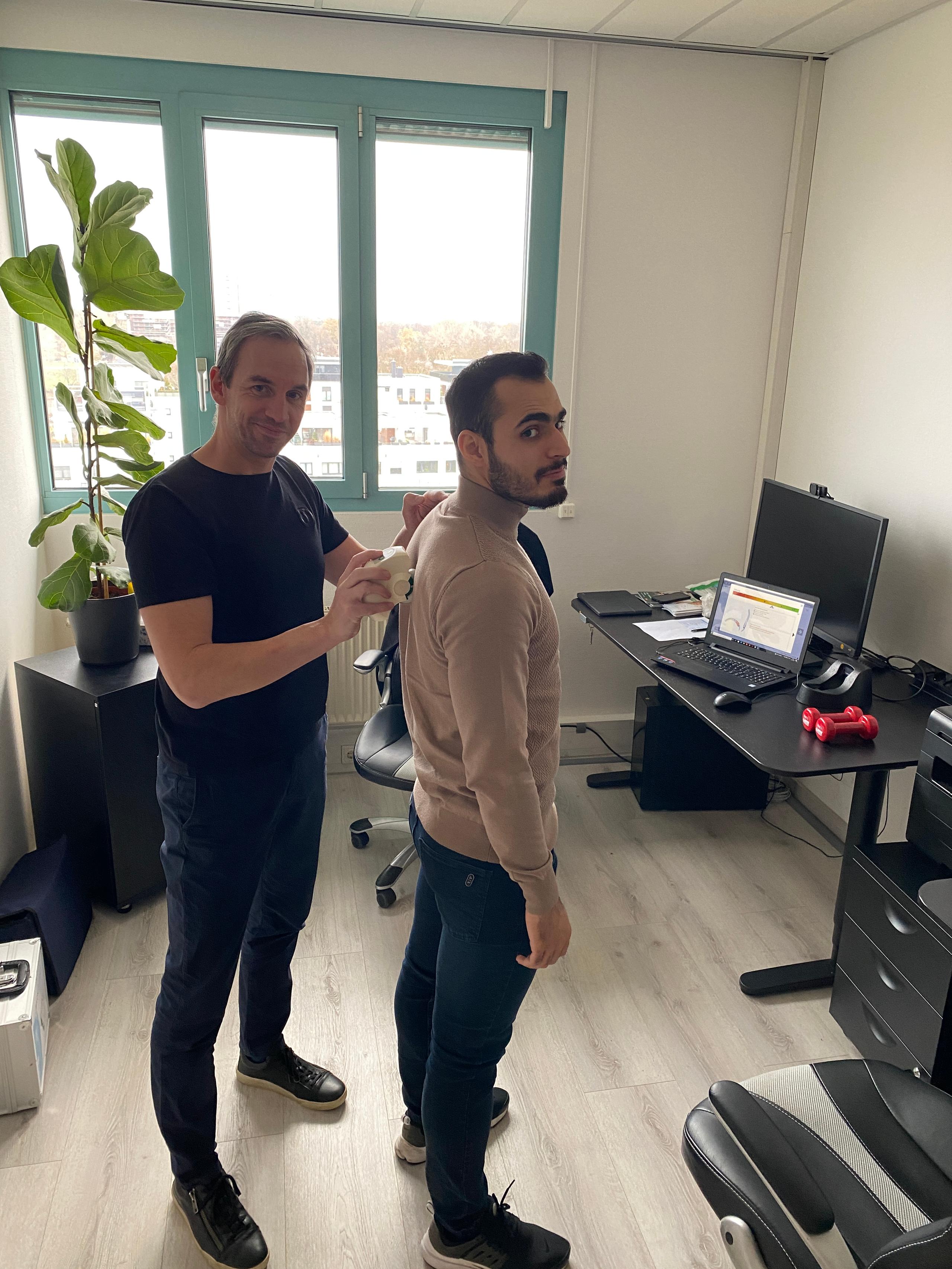 Sascha Zimmerman of MyGym Tests Posture